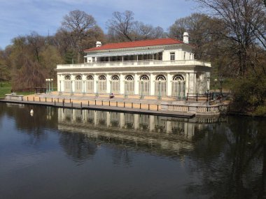 New York 'a bir gezi unutulmaz bir deneyimdir. Enerji, simgesel simgeler ve çeşitli kültürel etkinliklerle doludur..