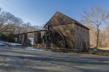 Kışın Maryland Susquehanna Eyalet Parkı 'ndaki Rock Run Grist Mill' in fotoğrafı.