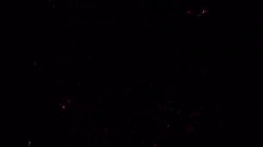 Patlama şok dalgası etkisi ve şeffaf bir arkaplanda farklı dalgalar. Soyut duman patlaması animasyonu. Alfa kanalında enerji animasyonunu ateşle. Şablonu Ört. Patlama şok dalgası.