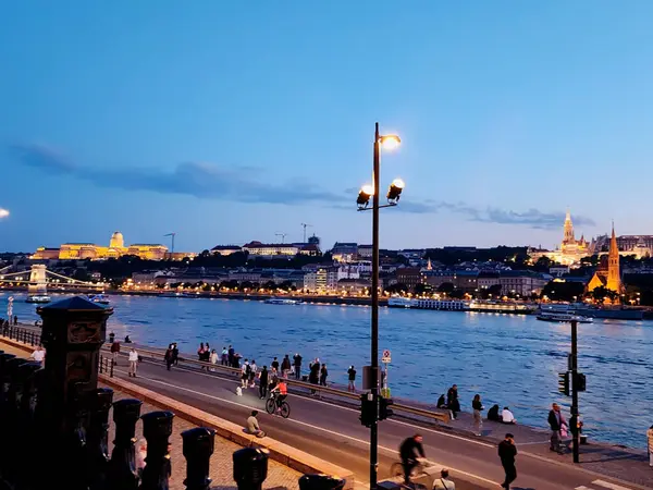Budapeşte, Macaristan - 19 Mayıs 2024: Budapeşte 'nin gece panoramik manzarası, Macaristan. 