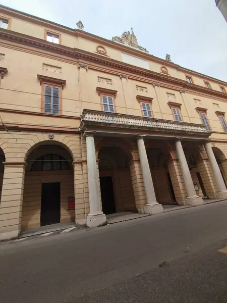 Luciano Pavarotti belediye tiyatrosu - Modena, İtalya