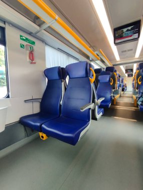 Boş tren vagonu. Bir İtalyan tren vagonunun içi. İkinci sınıf araba. Verona, İtalya