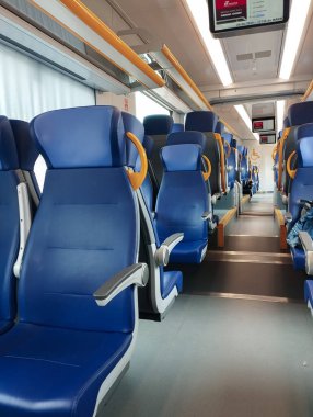 Boş tren vagonu. Bir İtalyan tren vagonunun içi. İkinci sınıf araba. Verona, İtalya