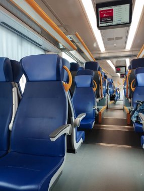 Boş tren vagonu. Bir İtalyan tren vagonunun içi. İkinci sınıf araba. Verona, İtalya