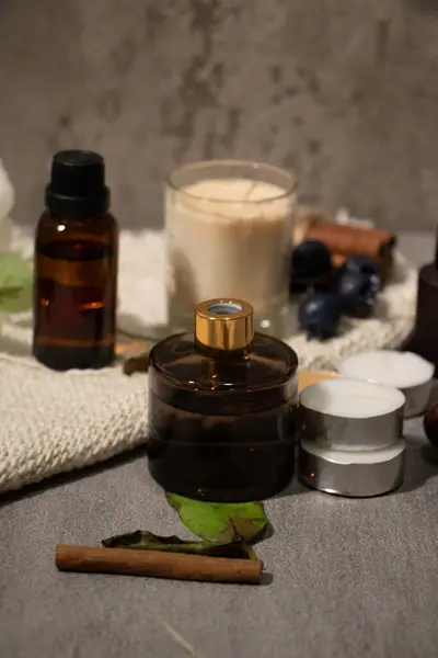 Mumlar, Yağlar ve Tarçın Gevşeme Çubukları ile Aromaterapi Esasları