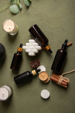 Ahşap arka planda kozmetik tedavi için ayarlandı