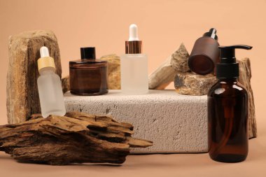 Kozmetik ürünleri ahşap masa seti