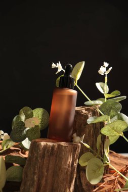 Kahverengi arka planda yasemin çiçekleri olan kaplıca hayatı