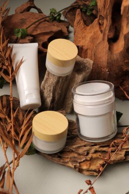 Cam kavanozdaki doğal kozmetikler. Doğal cilt bakımı.