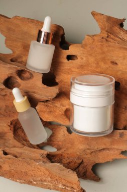 Kremalı kavanoz, doğal kozmetik ürünü, üst görünüm
