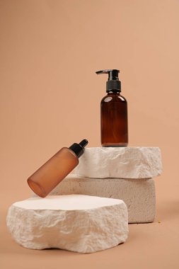 Kozmetik ürünler, sabun ve havlu. Vücut için doğal sabun. Cilt ve doğal vücut bakımı için doğal ürün. Doğal Kozmetik.