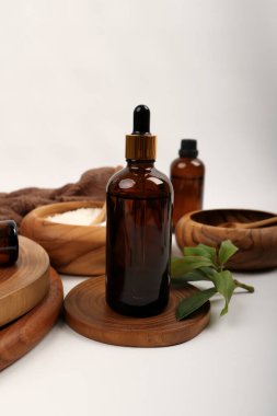 Kaplıca ve sağlık seti ahşap masada. Doğal ürünler.