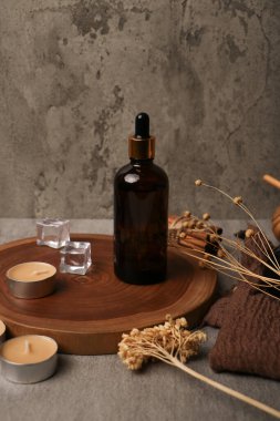 Işık arka planında gerekli yağ ve kaplıca tedavisi, yakın plan