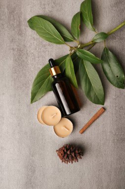 Masada gerekli yağ şişesiyle kompozisyon, metin için boşluk