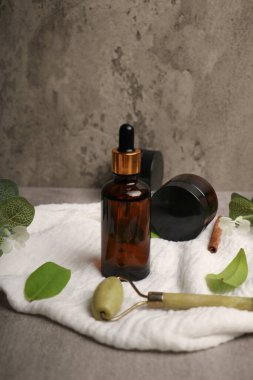 Beyaz arkaplanda spa tedavisiyle kompozisyon