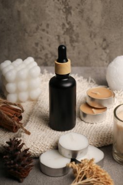 Gri masadaki spa kompozisyonu