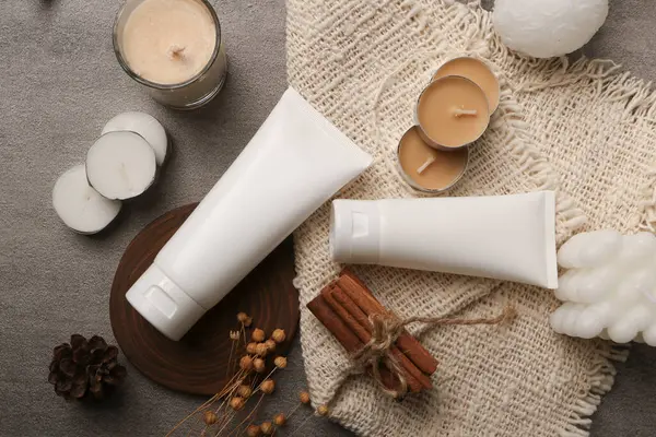 Açık renkli kozmetik ürünleri ile kompozisyon