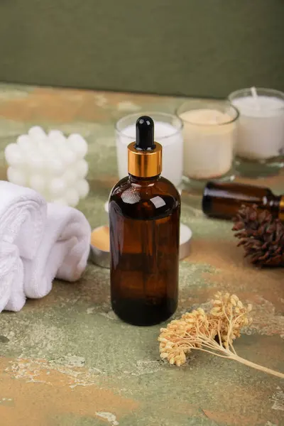 Yağ, havlu ve sabun içeren doğal kaplıca kavramı