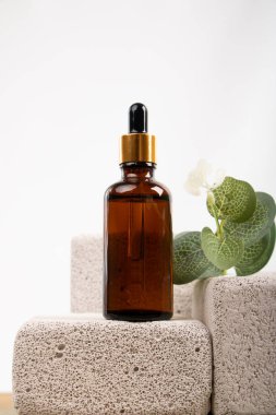 Doğal sabunlu kozmetik şişesi