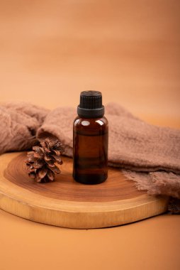 Tarçın ve anason içeren bir şişe gerekli yağ.