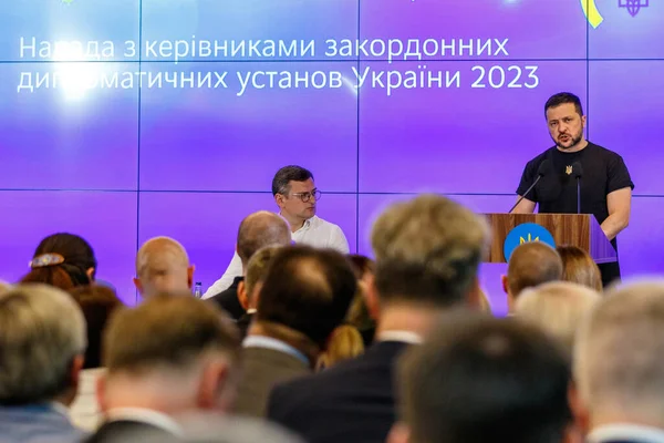 ザカルパティア地域 ウクライナ 2023年8月2日 ウクライナ大統領ヴォロディミル ゼレンスキー ウクライナ外交使節団の長と会談 — ストック写真