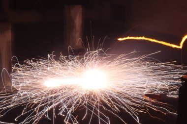 Elektrik kaynaklarının kıvılcımları