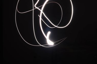 siyah arka plan ile ışık boyama