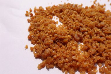 Beyaz arkaplanda palmiye şekeri