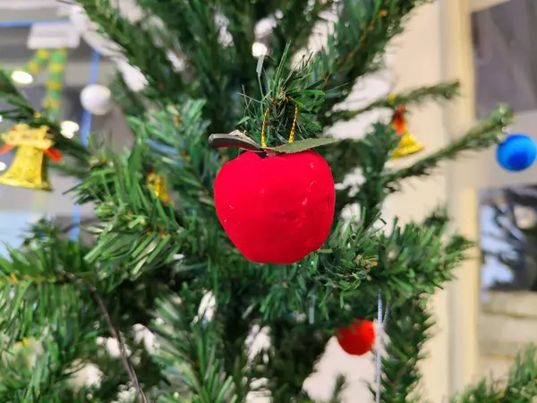 Bayram Mevsimi İçin Büyüleyici Noel Ağacı Dekorasyonu Fikirleri