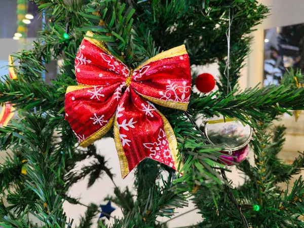 Bayram Mevsimi İçin Büyüleyici Noel Ağacı Dekorasyonu Fikirleri