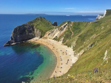 Dorset, İngiltere 'deki çarpıcı Jurassic Sahili dramatik uçurumları ve güzel plajlarıyla bilinir..