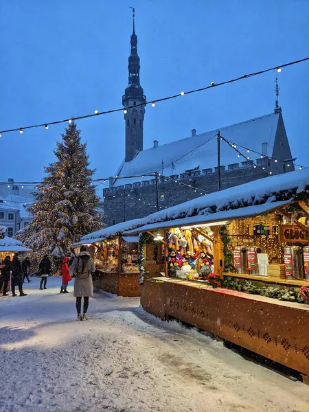 Büyülü Tallinn Noel Pazarı, Estonya 'da bayram tezgahları ve bayram neşeleriyle dolu..