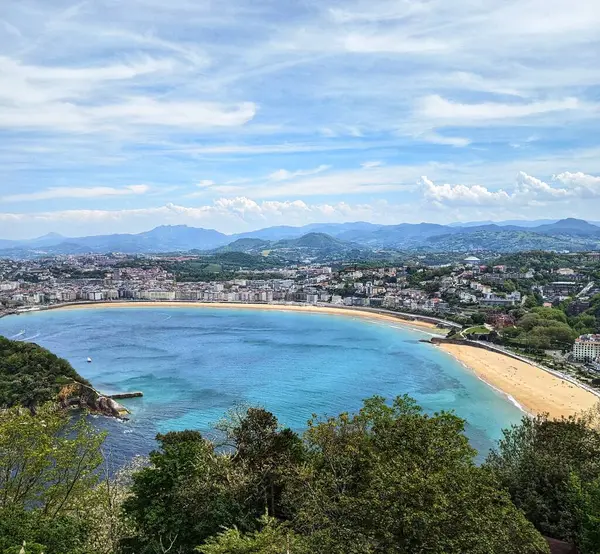 Monte Igueldo 'dan San Sebastian' ın nefes kesici manzarası. Manzaralı bir gözetleme noktası..