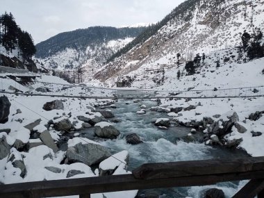  Kalam Gölü Pakistan 'ın Khyber Pakhtunkhwa eyaletinin pitoresk Swat Vadisi' nde bulunan çarpıcı bir yüksek irtifa gölüdür.