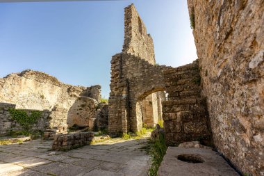 Dvigrad 'ın ortaçağ kalıntıları, Hırvatistan' ın Istria kentindeki terk edilmiş taş şehir