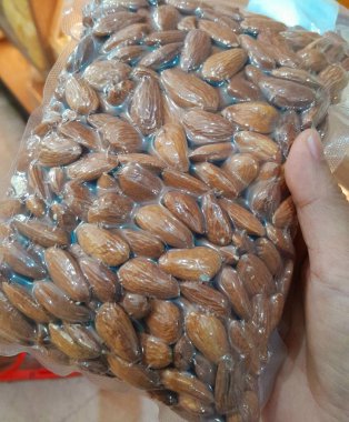 Badem fıstıklarını kapat.