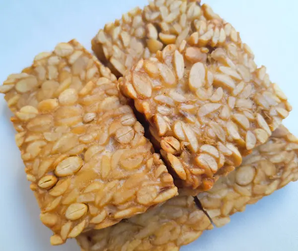 Lezzetli tempeh 'e yakın.