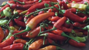 Cayenne biberi, masada acı biber.