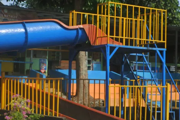 Parktaki oyun parkı