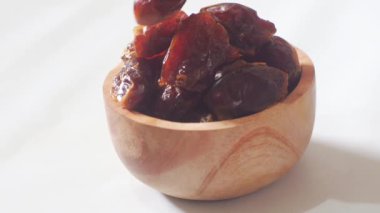 Ahşap arka planda kurumuş tarihler