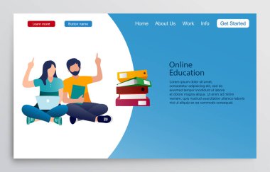 Dizüstü bilgisayar ve belgeler taşıyan genç öğrenciler, online eğitim