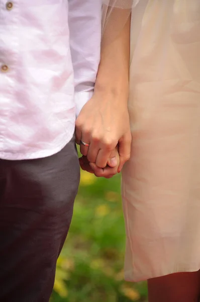 Mann Und Frau Halten Hand Hand — Stockfoto