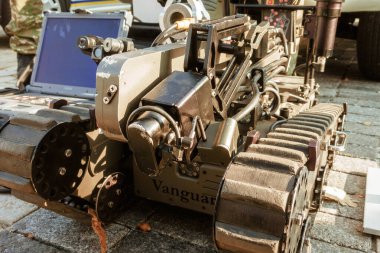 Ukrayna, Kyiv - 16.10.21: Mayın temizleme alanları için robot kompleksi.