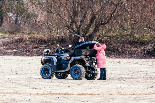Couple Arrived Quad Bike Outdoor Activities — Stock Photo, Image