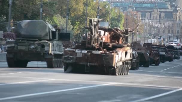 Kijów Ukraina Sierpnia 2023 Spalone Rosyjskie Pojazdy Pancerne Głównym Placu Wideo Stockowe