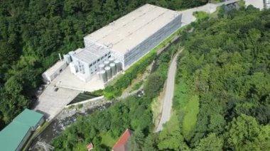 Georgia 'daki maden suyu fabrikası, en iyi görüntü 4k video..