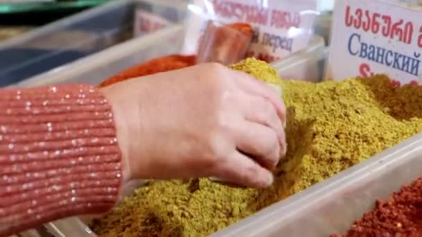 Salg Kjøp Krydder Orientalsk Marked Krydderets Navn Skrives Med Engelske – stockvideo