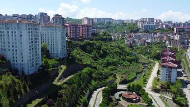 Vista Aérea Trabzon Turquía Mostrando Apartamentos Ciudad Contra Telón Fondo — Vídeos de Stock