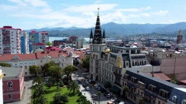 Eski Batumi, Avrupa Meydanı 'ndan Medea ve tarihi binaları gösteren en iyi görüntü - kentin ünlü manzarası.