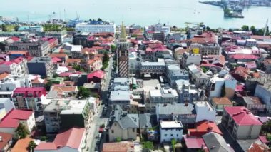 Şehrin tarihi kısmında Batumi 'nin Piazza Meydanı' nı vurgulayan yukarıdan insansız hava aracı görünümü.